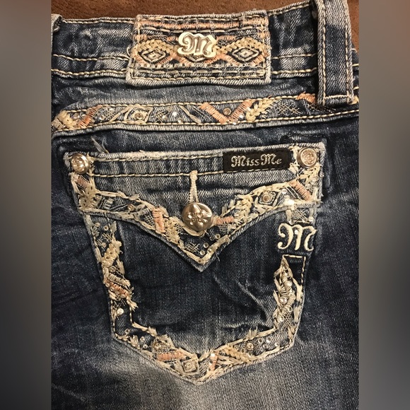 Miss Me Signature Crop - Picture 4 of 7